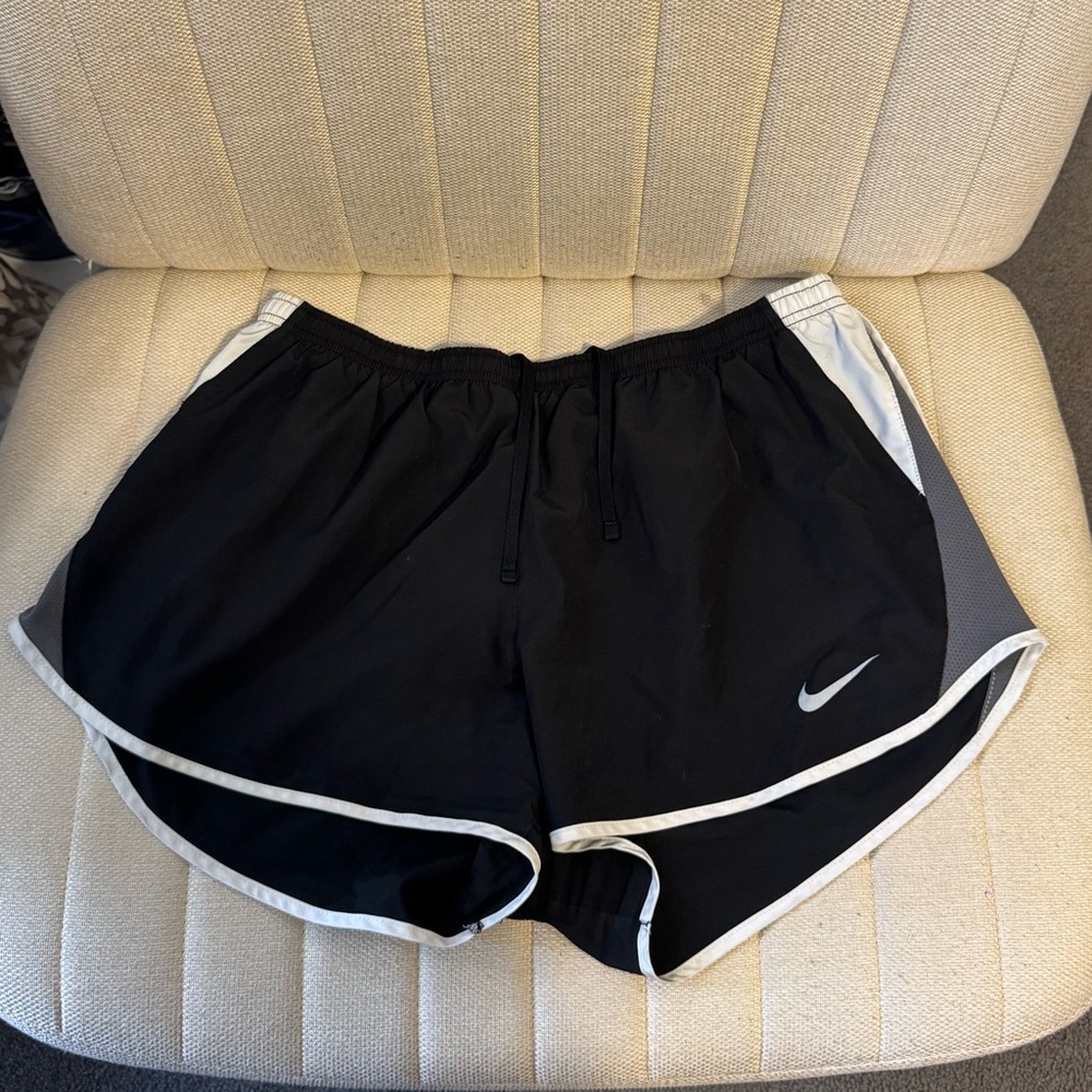 Women’s Nike Black Athletic Shorts With Built-in-Underwear Removed: L